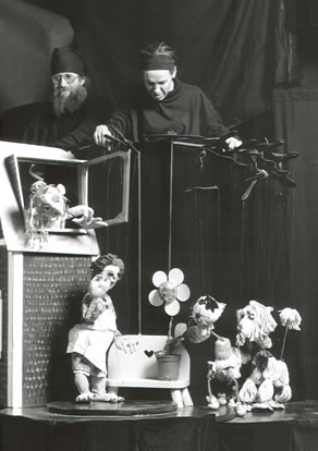 Upper Loveland Puppets - A Day for a Daisy